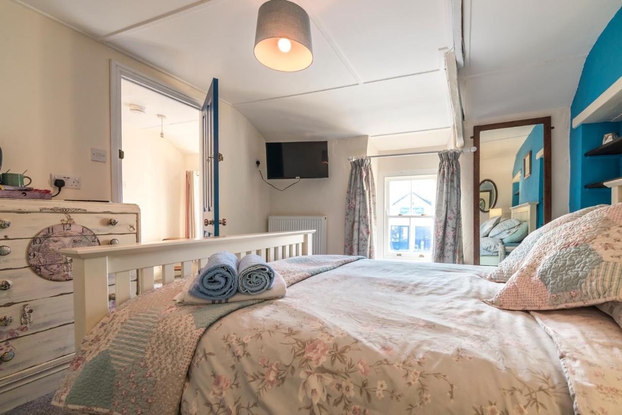 Manorbier Castle Inn Bay Room Exterior photo