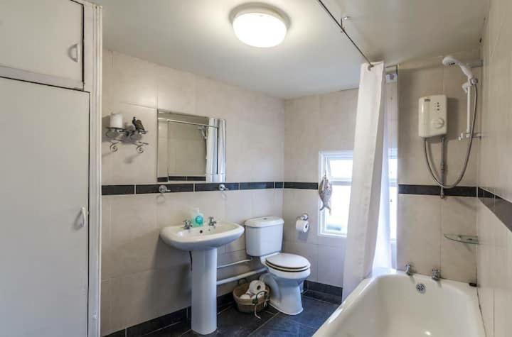 Manorbier Castle Inn Bay Room Exterior photo